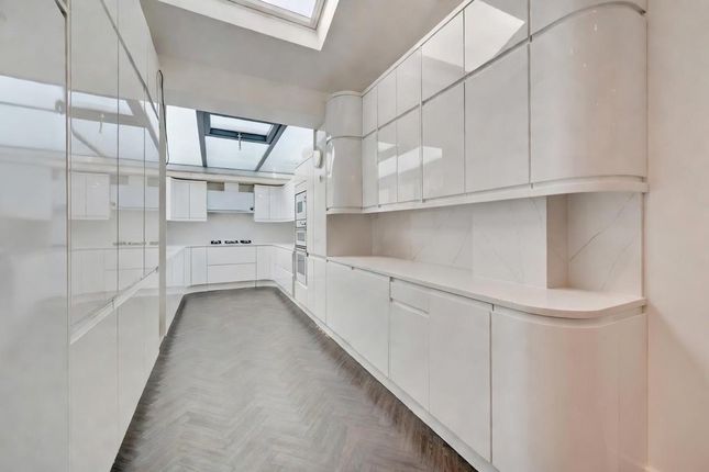 2A, Belton Road, London photo 3