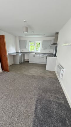 2-bed flat on 70 , Rocfort Road, Snodland, £1,250/mo
