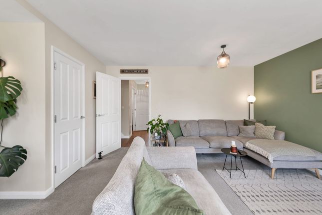 10 Poppy Crescent, Royston photo 4
