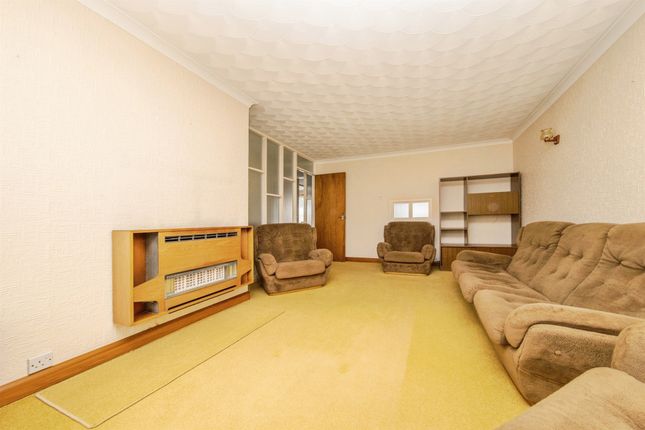 16, Holcombe Crescent, Ipswich photo 4