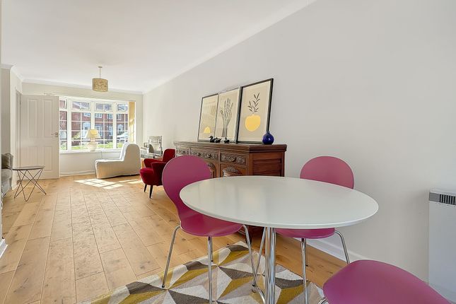 23 Westwood Close, Cowes photo 3