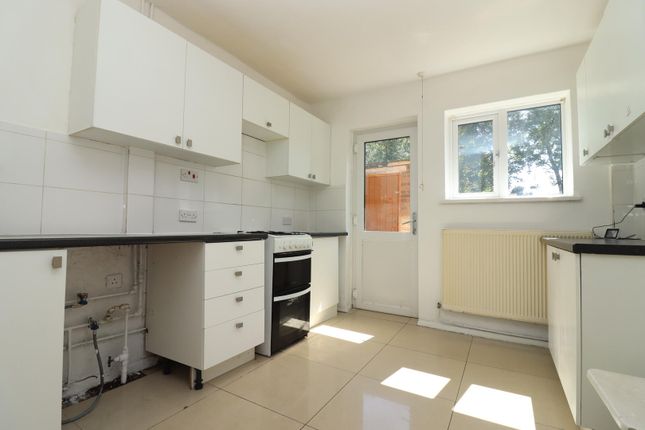 98, Littlefield Road, Luton photo 5