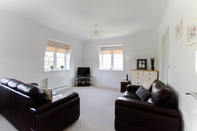 Flat to rent in The Pavilions, Crabbetts Park, Worth