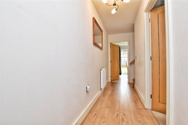 60, Tarnside Close, Rochdale photo 2