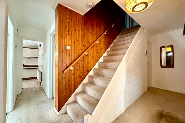 40 Newhall Drive, Romford photo 4