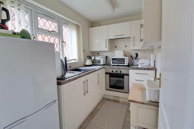 Flat for sale in Hucclecote Road, Gloucester
