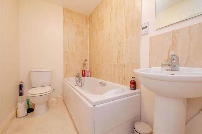 4, Allbrook Close, Bagshot photo 3