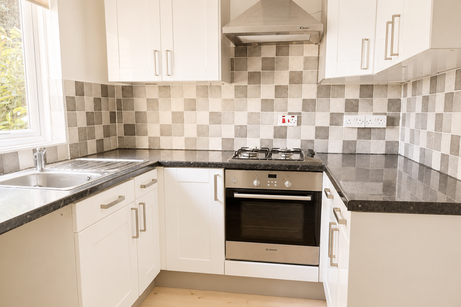 24, Walnut Walk, Somerset photo 4