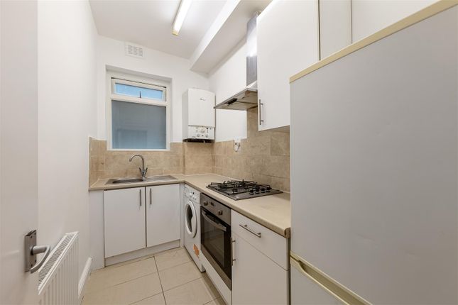 Flat D, 110, Thornlaw Road, London photo 3