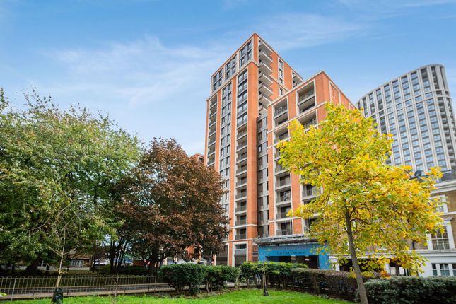 Flat to rent in Westmark Tower, West End Gate, London