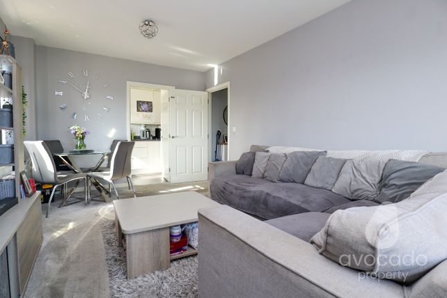 22 Centrifuge Way, Farnborough, Hampshire photo 3