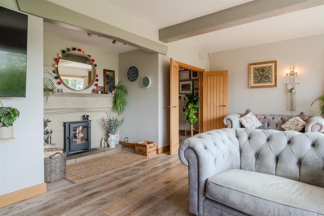 Living Room-11.Jpg