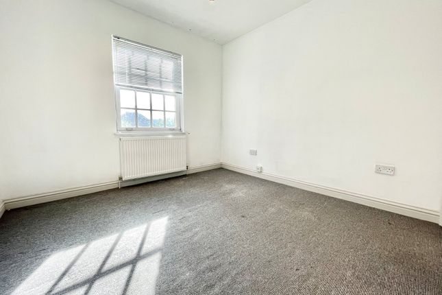 92b Trinity Square, Kent photo 5