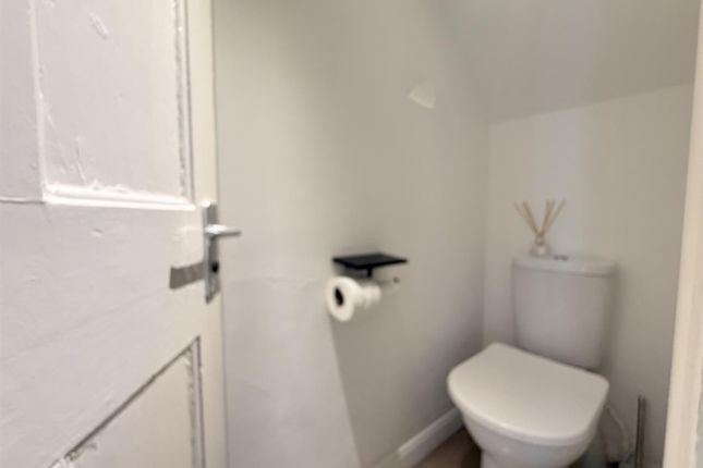 38, Bensham Grove, Thornton Heath photo 3