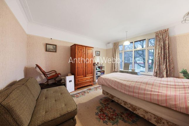 End terrace house for sale in Caversham Avenue, Palmers Green