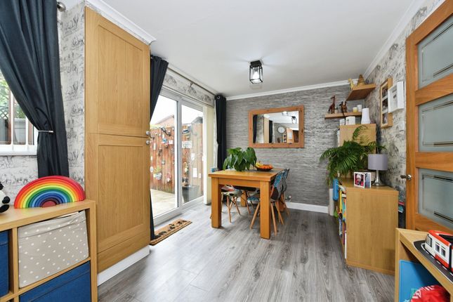 6, Deanhead Court, Sheffield photo 4