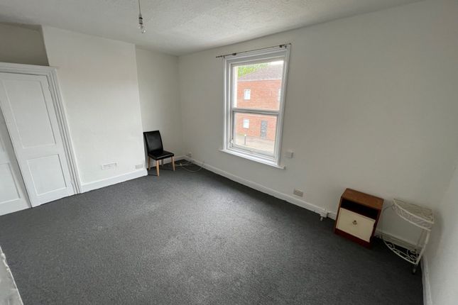 84 Derby Road, Southampton photo 3