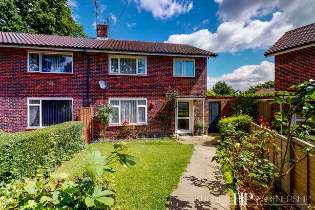 Thumbnail Semi-detached house for sale in Kilnmead Close, Crawley