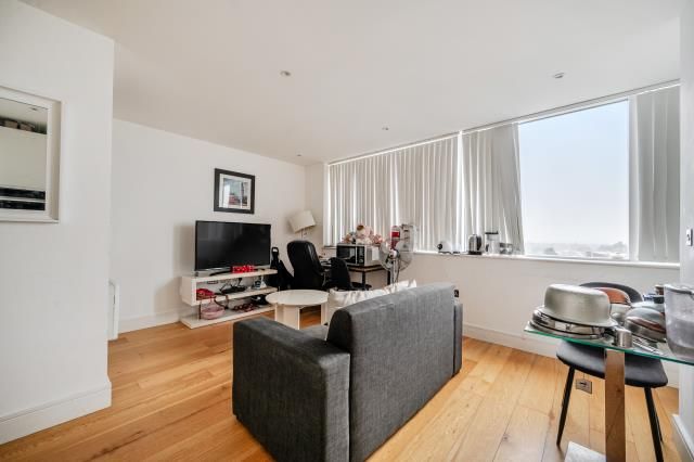 Flat 77 Skyline,, High Street, Slough photo 2