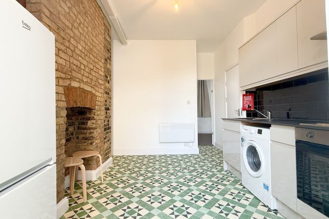 Kitchen / Dining Area 