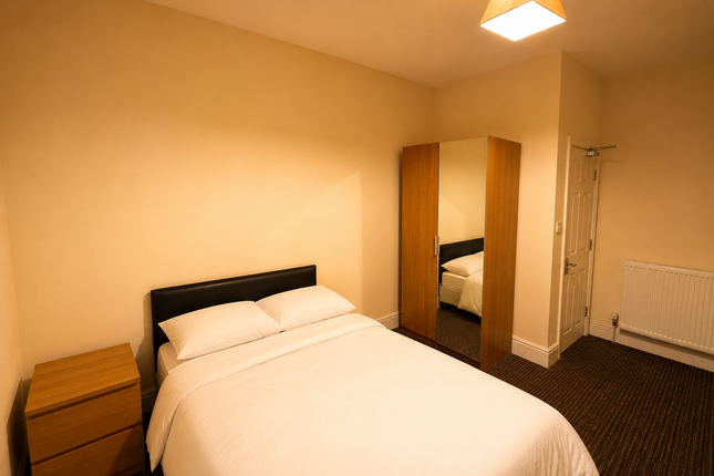 9 Carlton Road, Salford photo 5