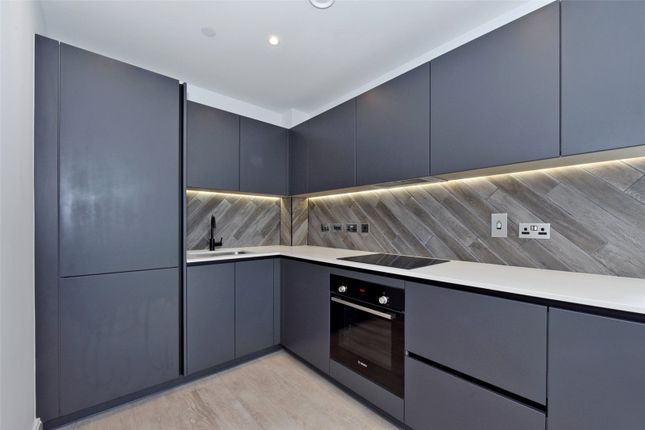 Flat 12,, Artesian House, Slough photo 3