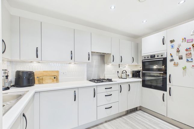 75 Bourne Court, Ruislip photo 3