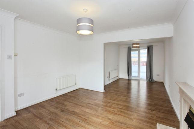 25, Bron Las, Hengoed photo 3