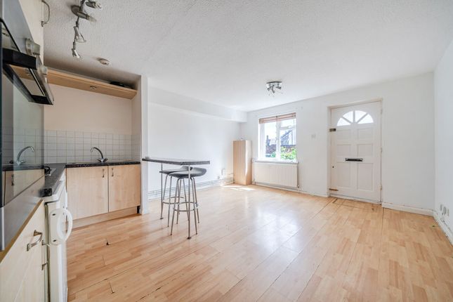 15, Hainault Street, London photo 2