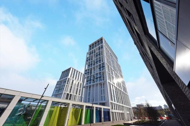2-bed flat on Brogan House , St. Josephs Street, London, £2,838/mo