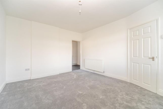 31, Lemsford Court, Borehamwood photo 3