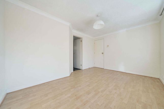 36, Dairymans Walk, Surrey photo 4