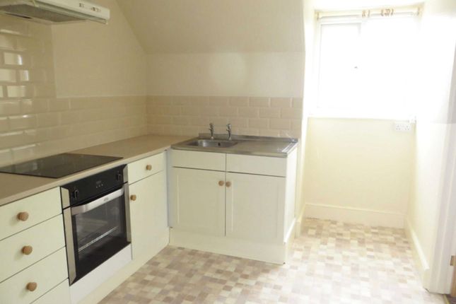 Flat 3, 25, The Square, Devon photo 4