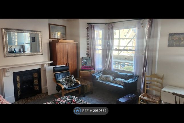 Kestrel Avenue, London photo 2