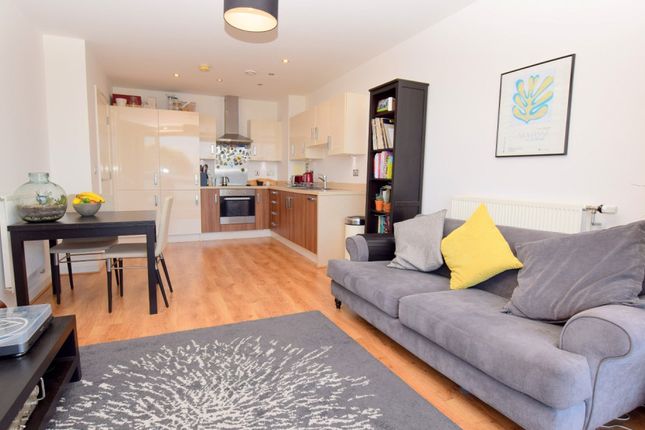 Flat for sale in Clematis House, London