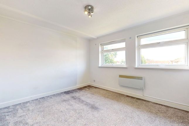 39, Cleave Avenue, Hayes photo 5