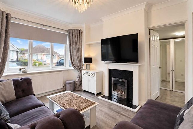 3, Windsor Avenue, Clacton on Sea photo 2