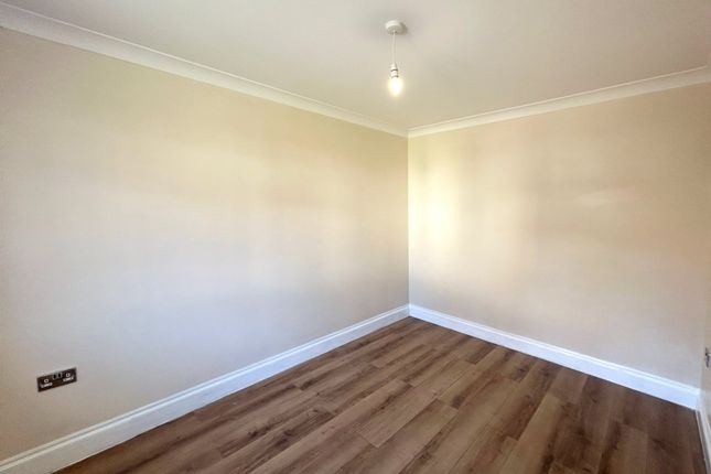 53, Sutton Square, Hounslow photo 2