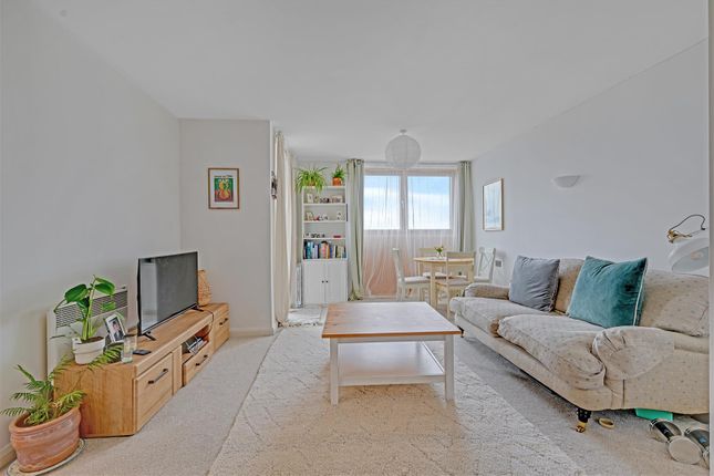 85a, Donnington Court, Donnington Road, London photo 4