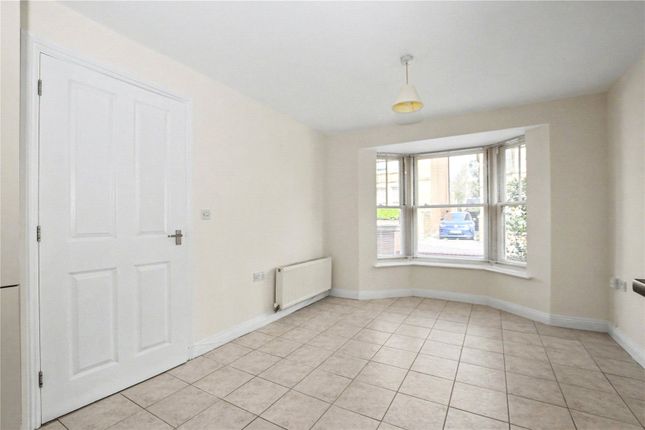 3, Woodstock Court, Taunton photo 3