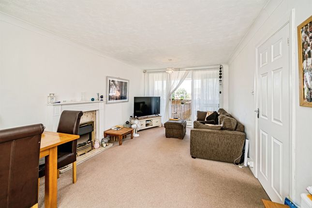 63, Sandringham Court, Slough photo 4