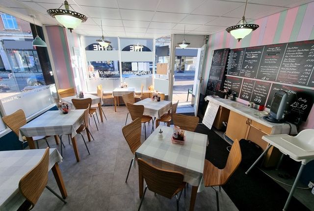 Thumbnail Restaurant/cafe for sale in Queens Road, Clacton-On-Sea