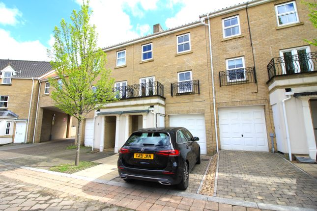 Town house to rent in Kenneth Mckee Plain, Norwich