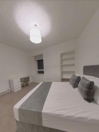 Flat to rent in Commercial Street, City Centre, Dundee