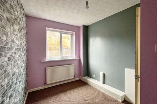 27 Tan-y-Bryn, Bridgend photo 2