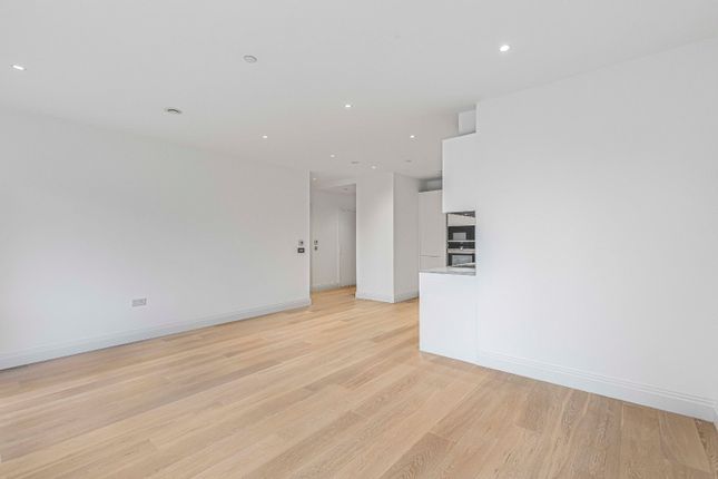 Flat 3, Haymarket House, 1, Pinewood Gardens, Teddington photo 3