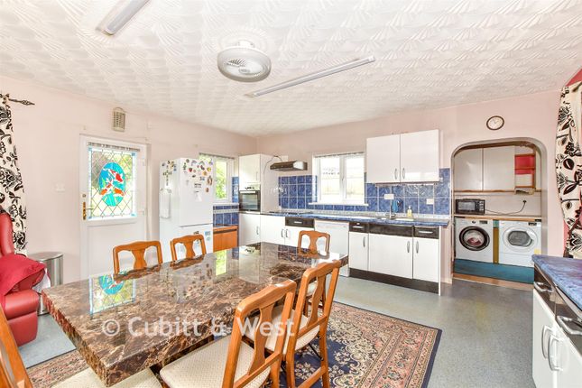 17, Lone Valley, Waterlooville photo 2