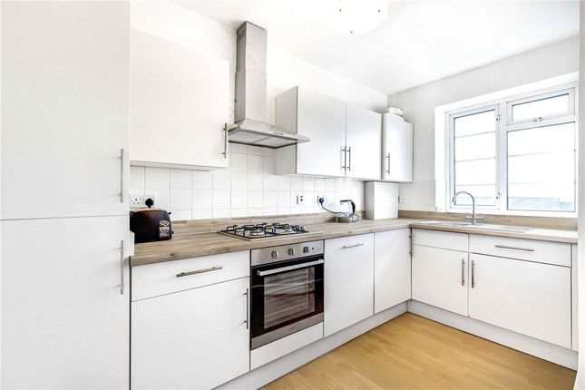 Flat 16, Holmbury Court, London photo 3