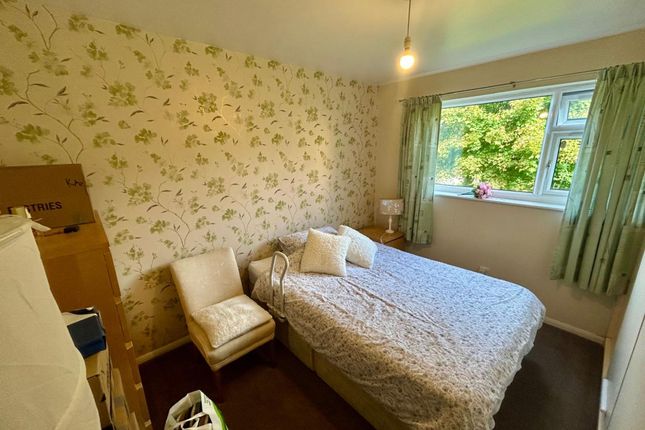 250 Moore Avenue, Bradford photo 3