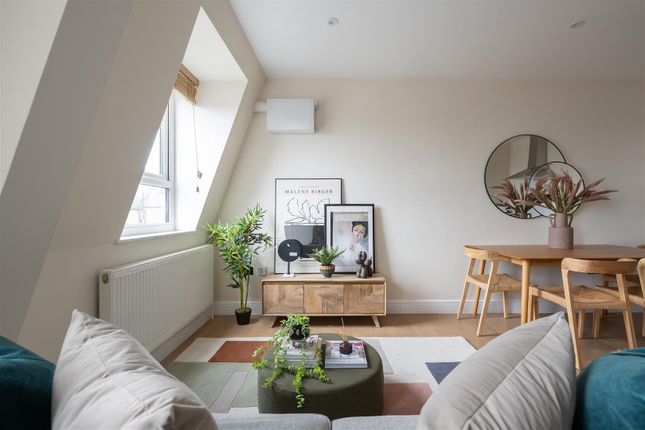 Flat for sale in Eastwood Close, London